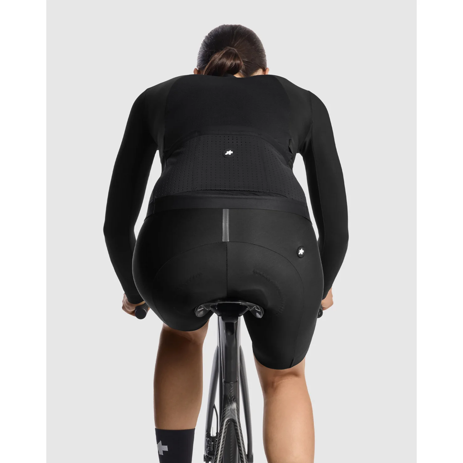 ASSOS DYORA R S11 damska koszulka z długim rękawem czarna - Image 8
