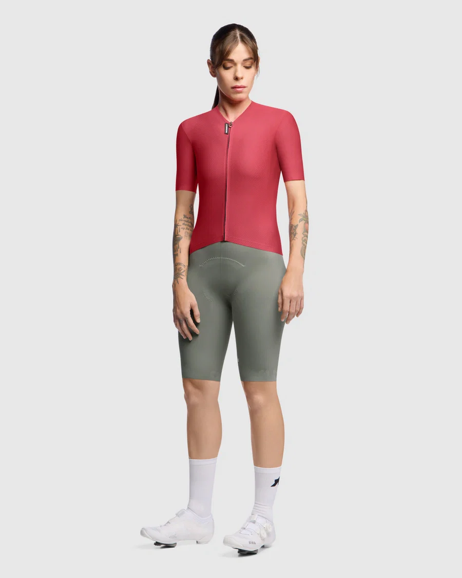 ASSOS DYORA R S11 Damska koszulka z krótkim rękawem Berry - Image 6