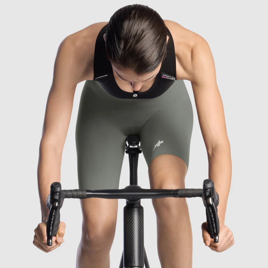 ASSOS DYORA R S11 Spodenki damskie w kolorze khaki - Image 5