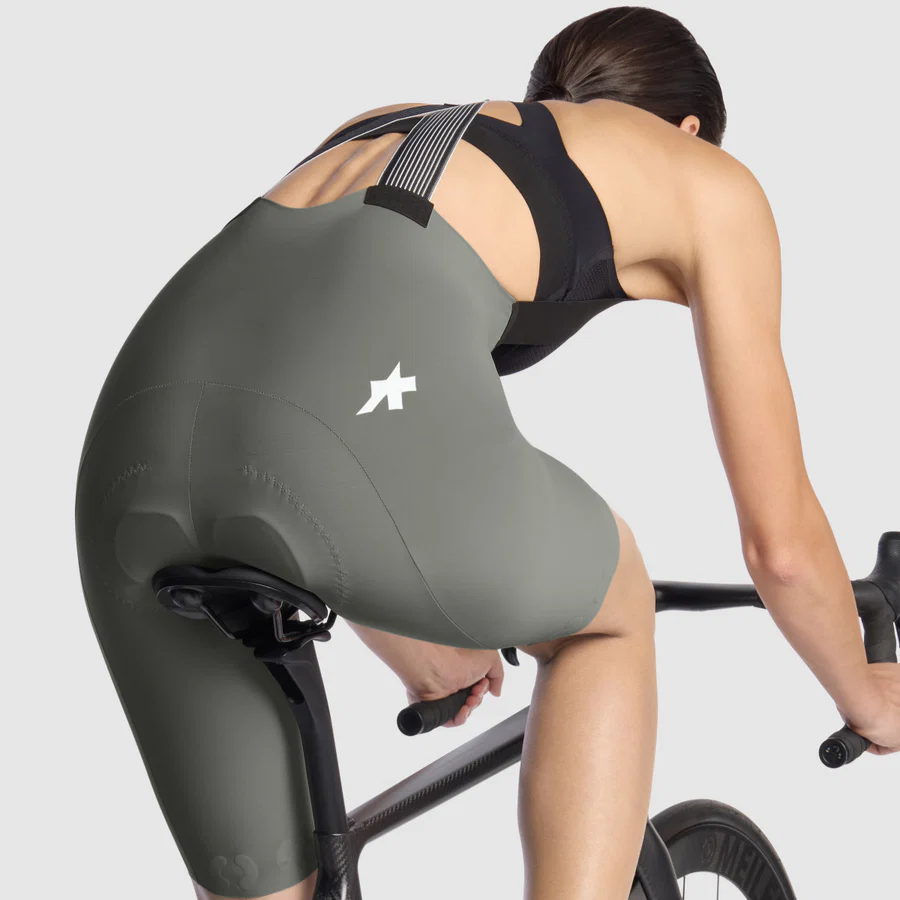 ASSOS DYORA R S11 Spodenki damskie w kolorze khaki - Image 7