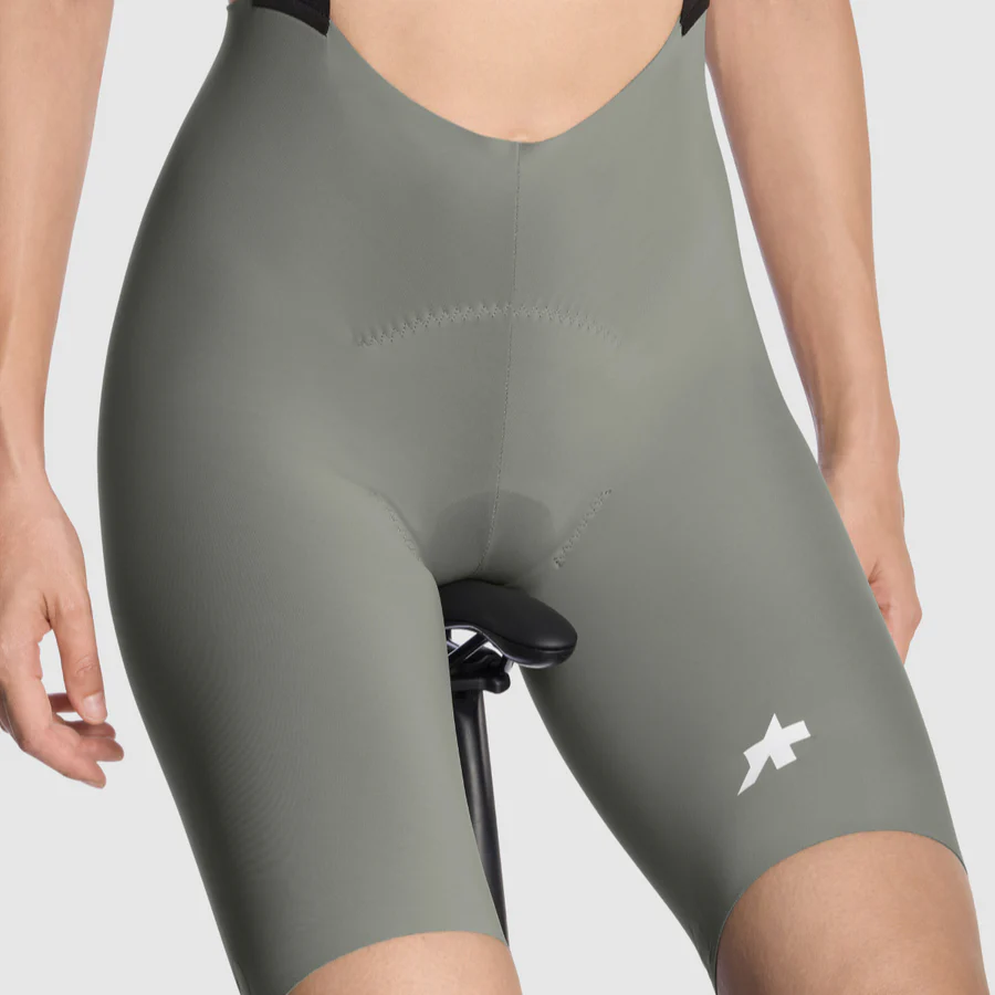 ASSOS DYORA R S11 Spodenki damskie w kolorze khaki - Image 8