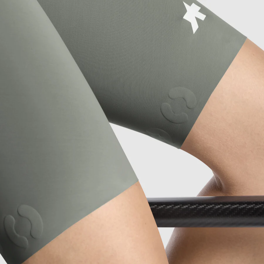 ASSOS DYORA R S11 Spodenki damskie w kolorze khaki - Image 9