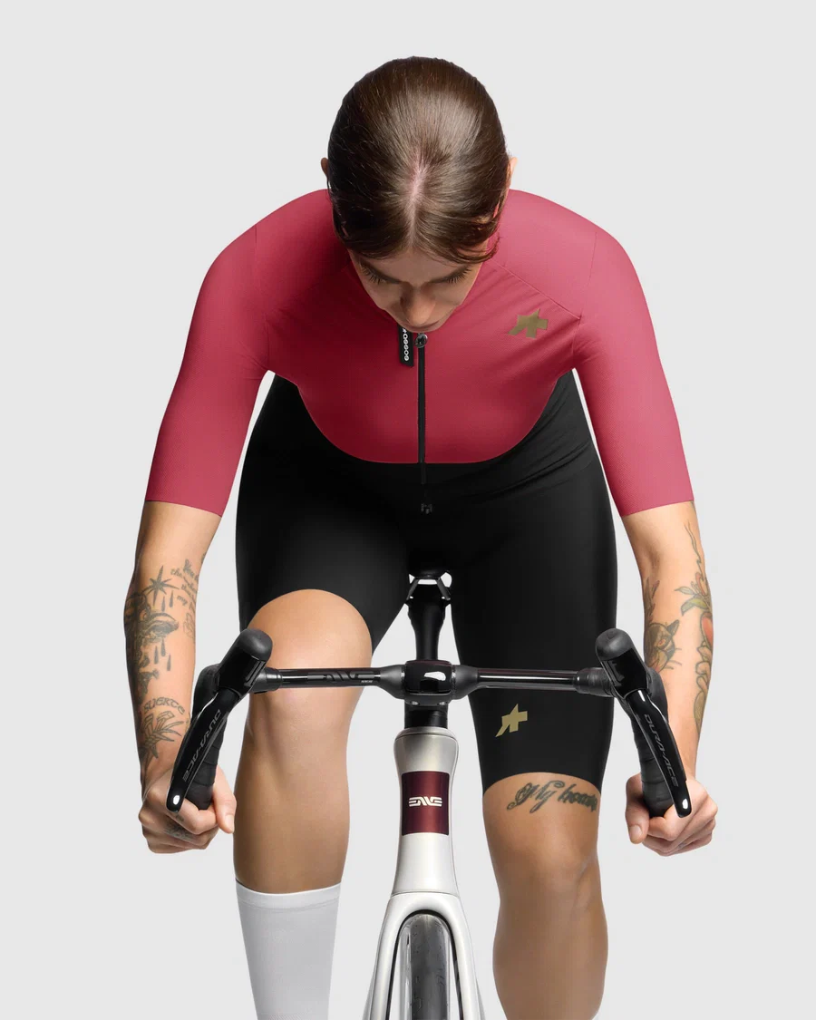 ASSOS UMA GTV S11 Damska koszulka z krótkim rękawem Berry - Image 5