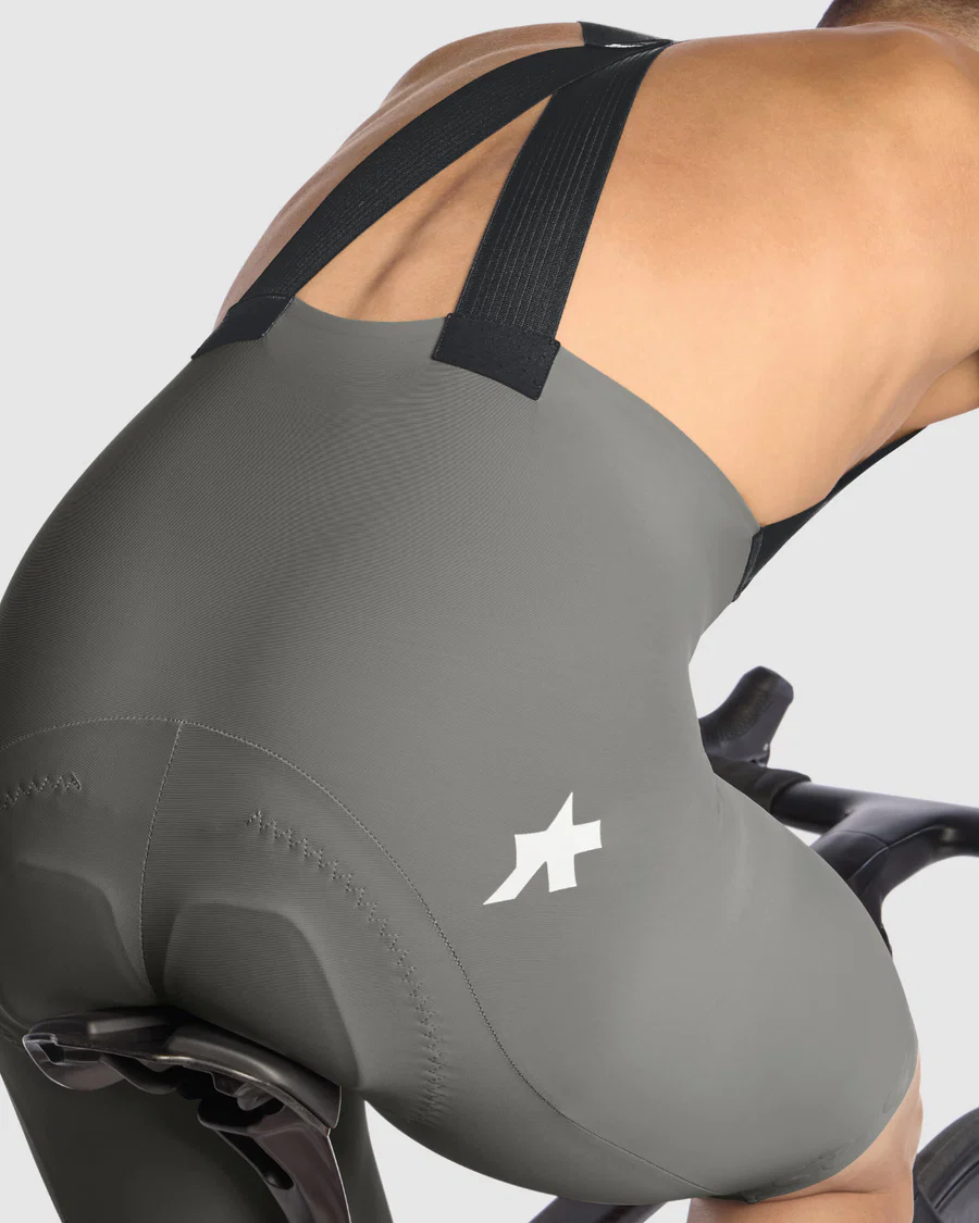 ASSOS EQUIPE R S11 Spodenki na szelkach Khaki - Image 11