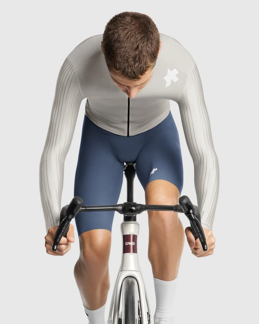 ASSOS EQUIPE RS S11 Jersey z długim rękawem Almond Milk - Image 8