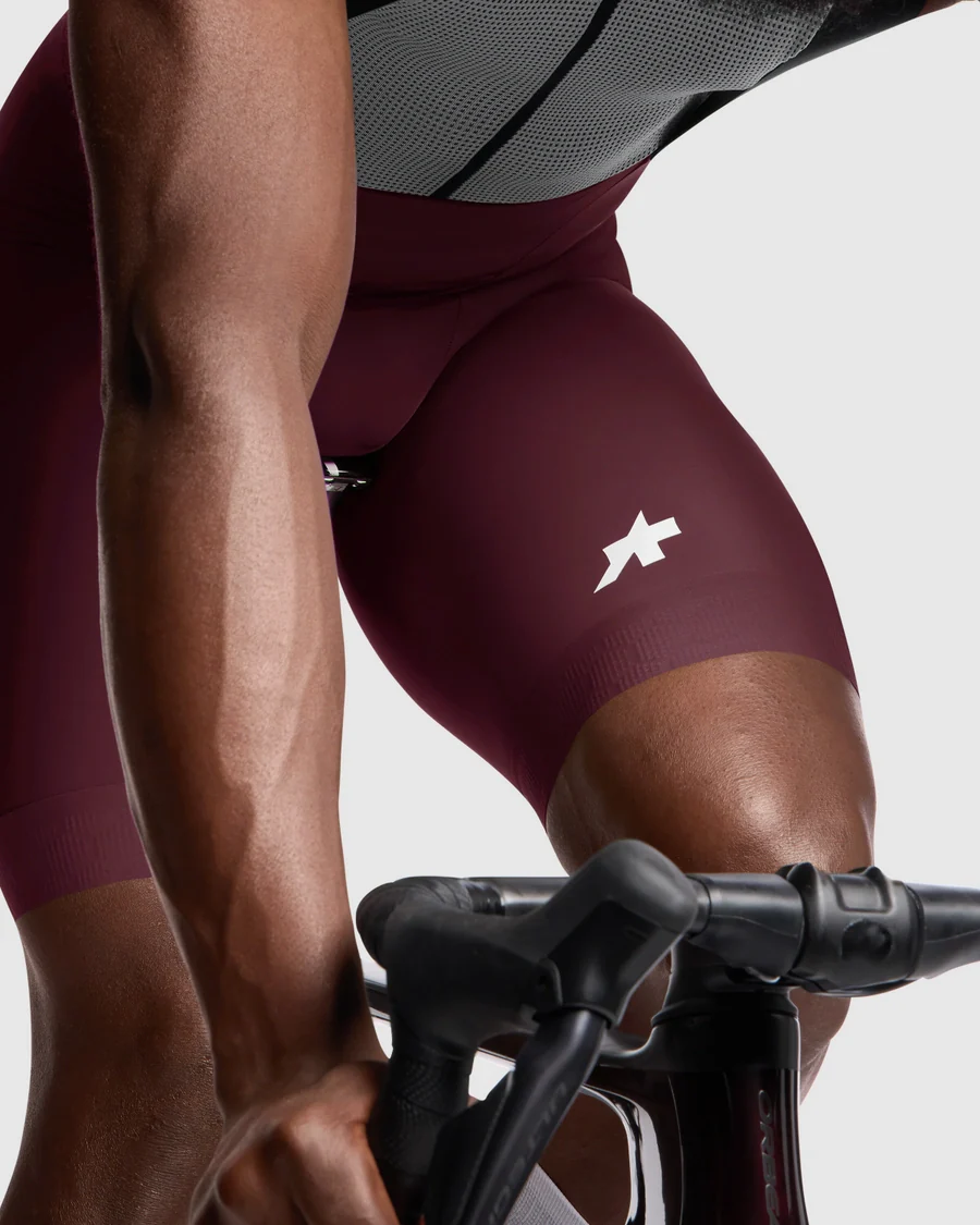 ASSOS MILLE GT S11 bordowo-czerwone getry na szelkach - Image 9