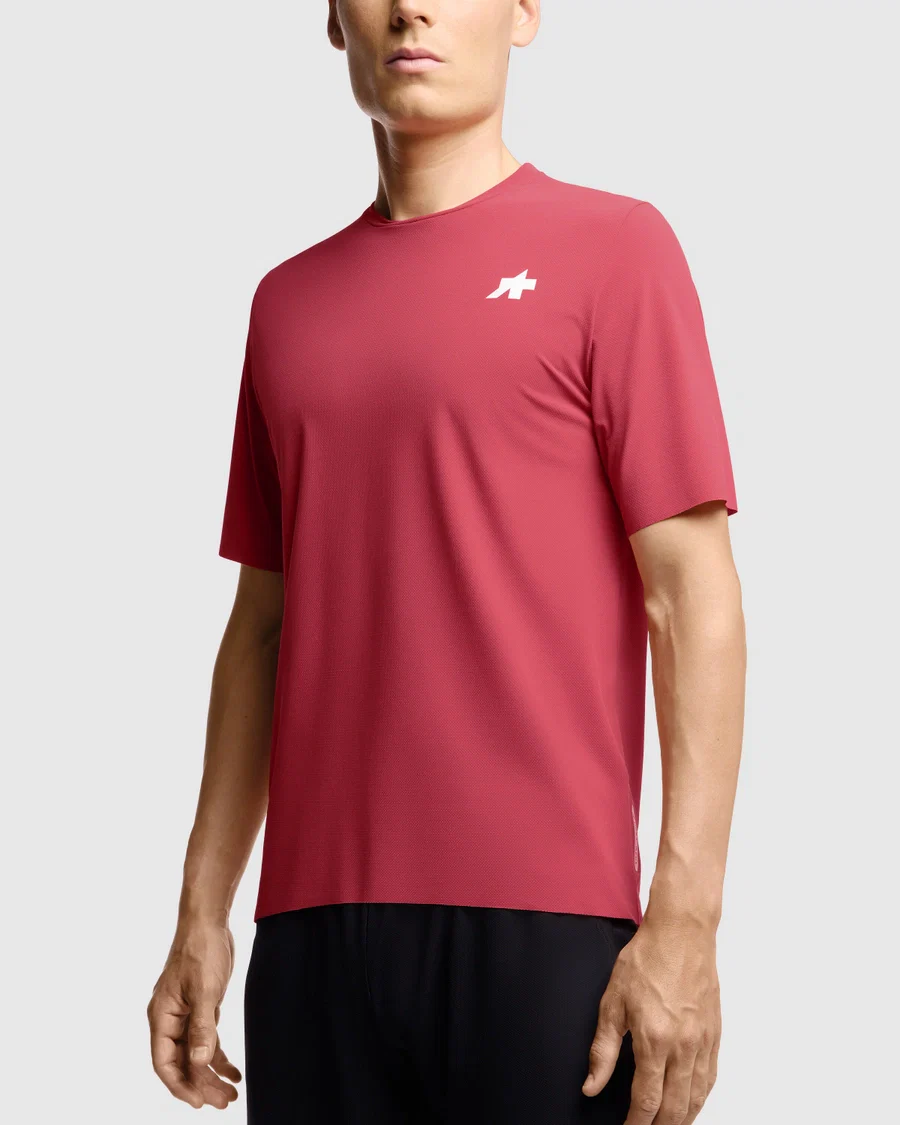 ASSOS TACTICA POST RIDE T5 Koszulka z krótkim rękawem Deep Berry - Image 7