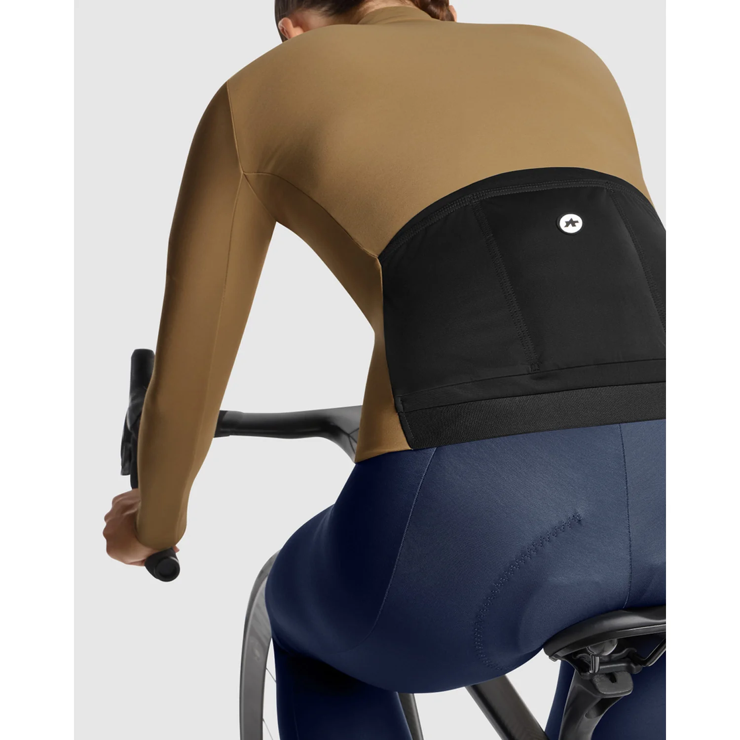 ASSOS UMA GT SPRING FALL C2 damska koszulka z długim rękawem brązowo-popielata - Image 9