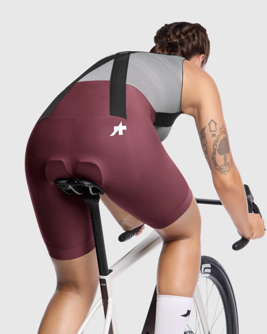 ASSOS UMA GT S11 damska koszulka na szelkach w kolorze bordowo-czerwonym - Image 7