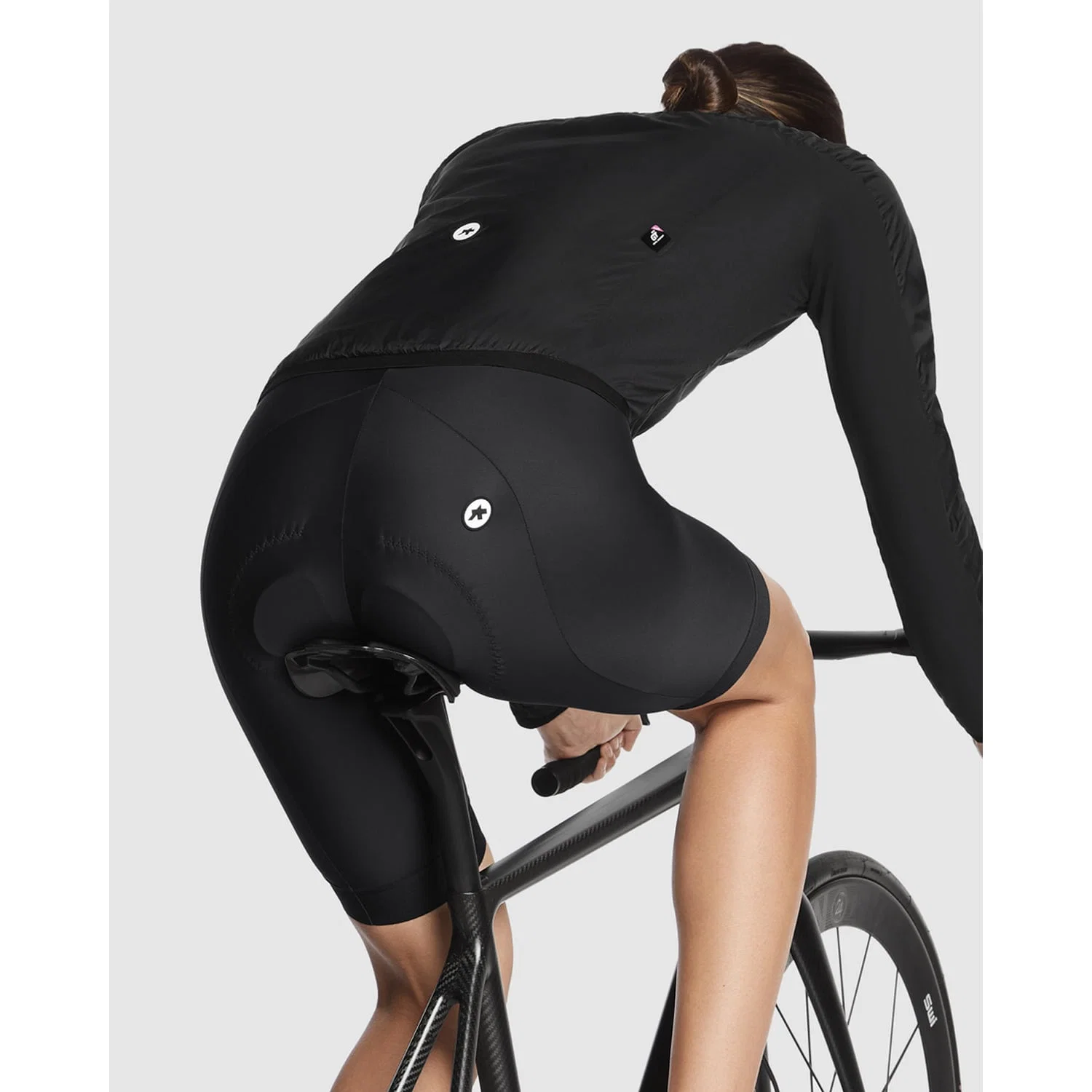 ASSOS UMA GT WIND C2 Kurtka damska czarny - Image 7