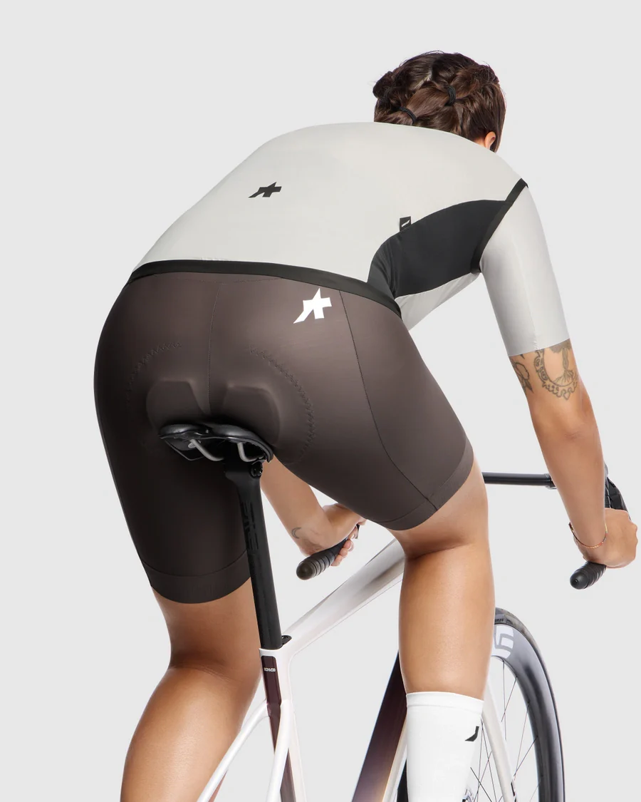 ASSOS UMA GT WIND S11 Damska kurtka bez rękawów Almond Milk - Image 7