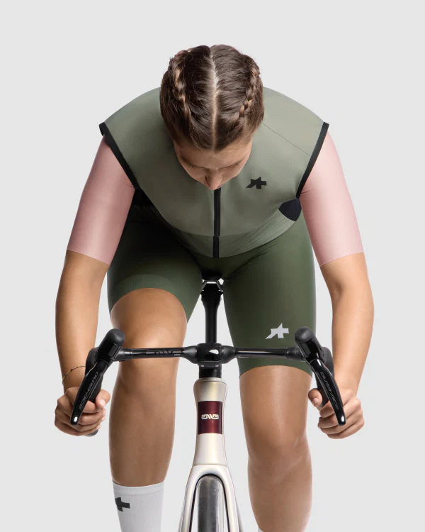 ASSOS UMA GT WIND S11 Damska kurtka bez rękawów Zielona - Image 5