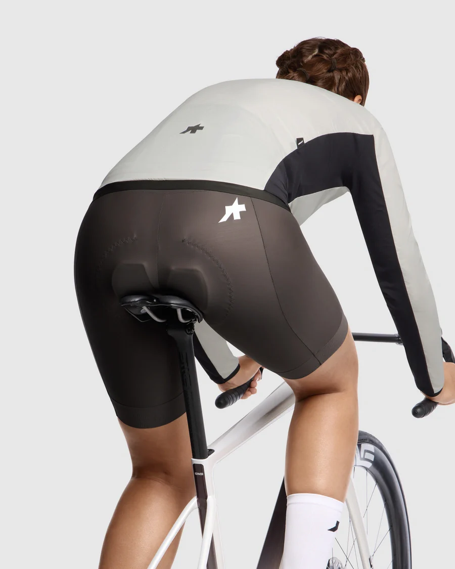 ASSOS UMA GT WIND S11 Kurtka damska Mleko migdałowe - Image 6