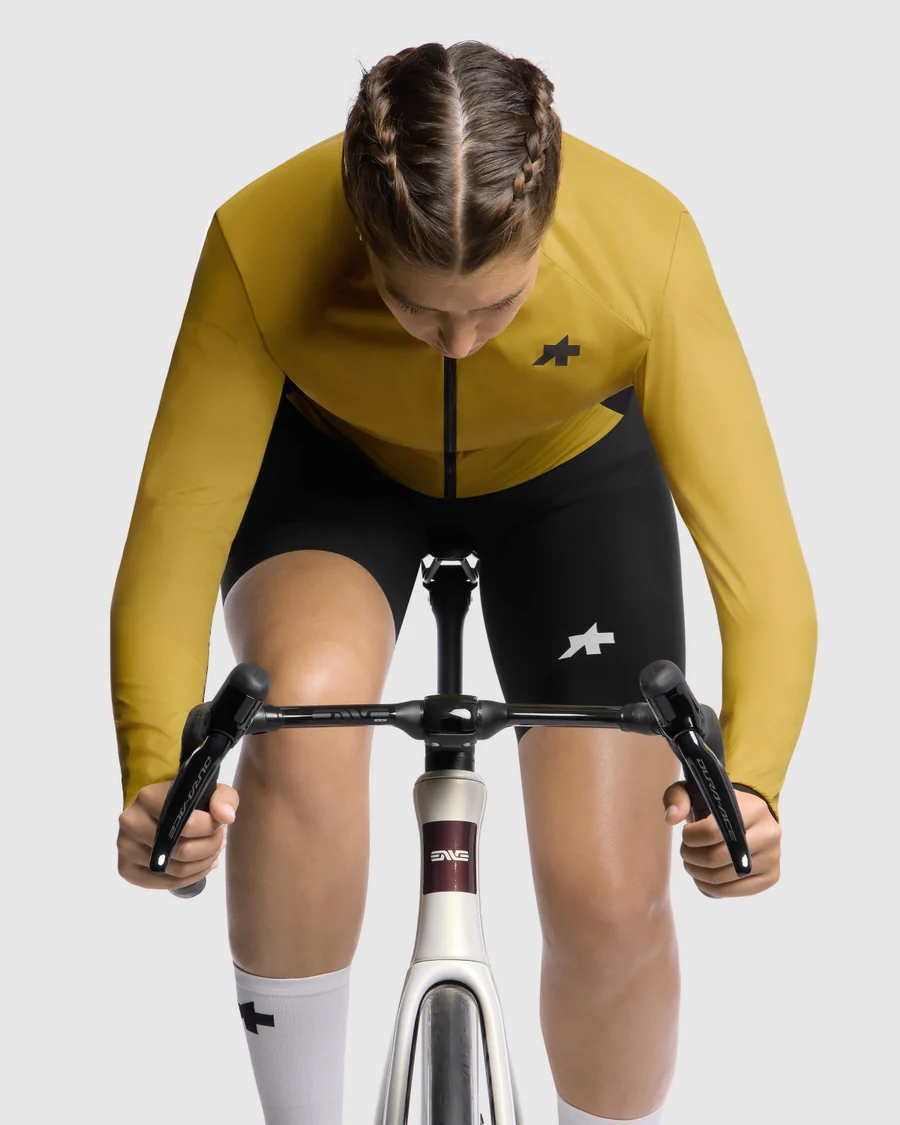ASSOS UMA GT WIND S11 Kurtka damska Złoty żółty - Image 5