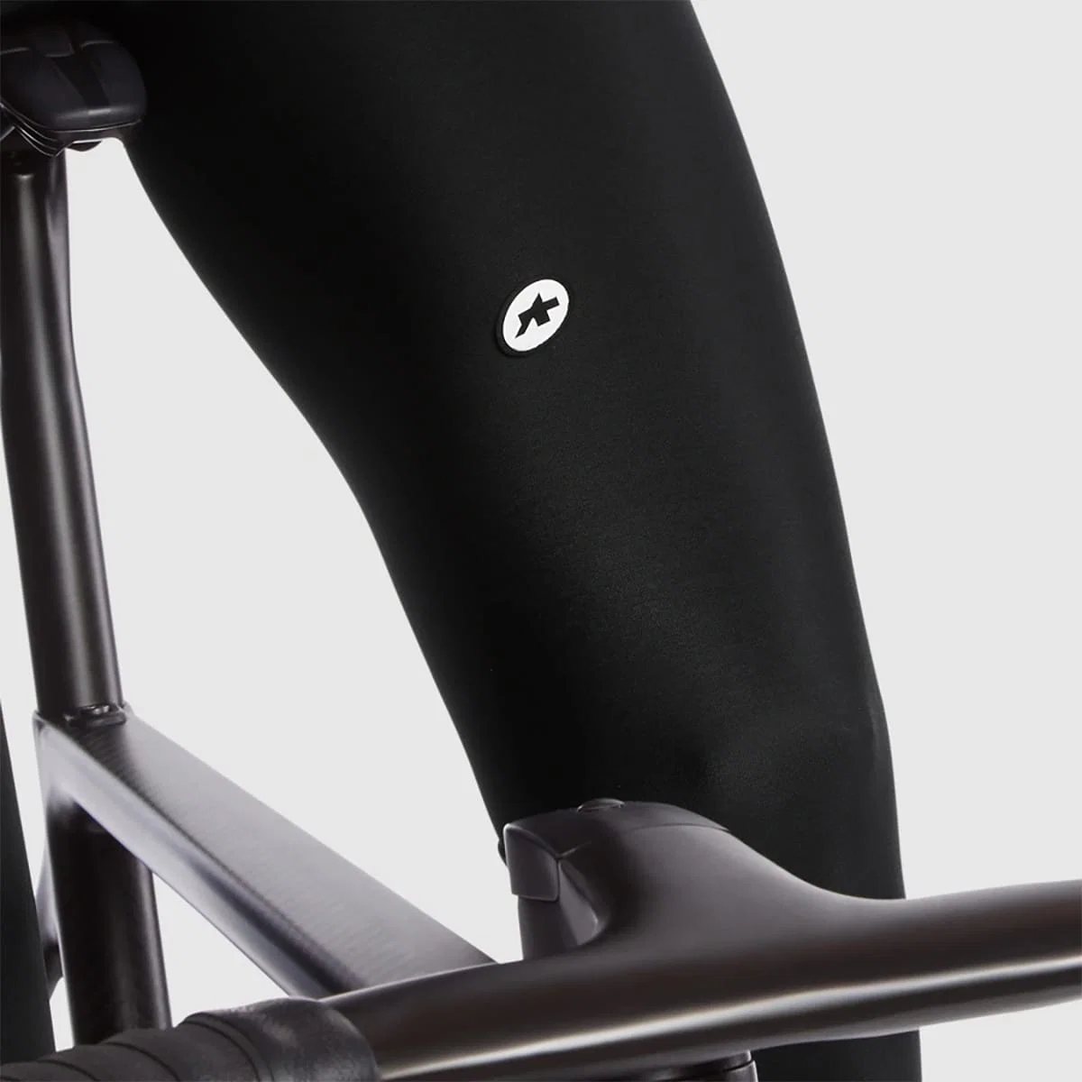 ASSOS UMA GT WINTER C2 Długie rajstopy damskie czarne - Image 9