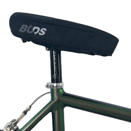 BUDS SADDLE PROTECT Wyściełany pokrowiec ochronny na siodełka rowerowe szosowe/górskie czarny