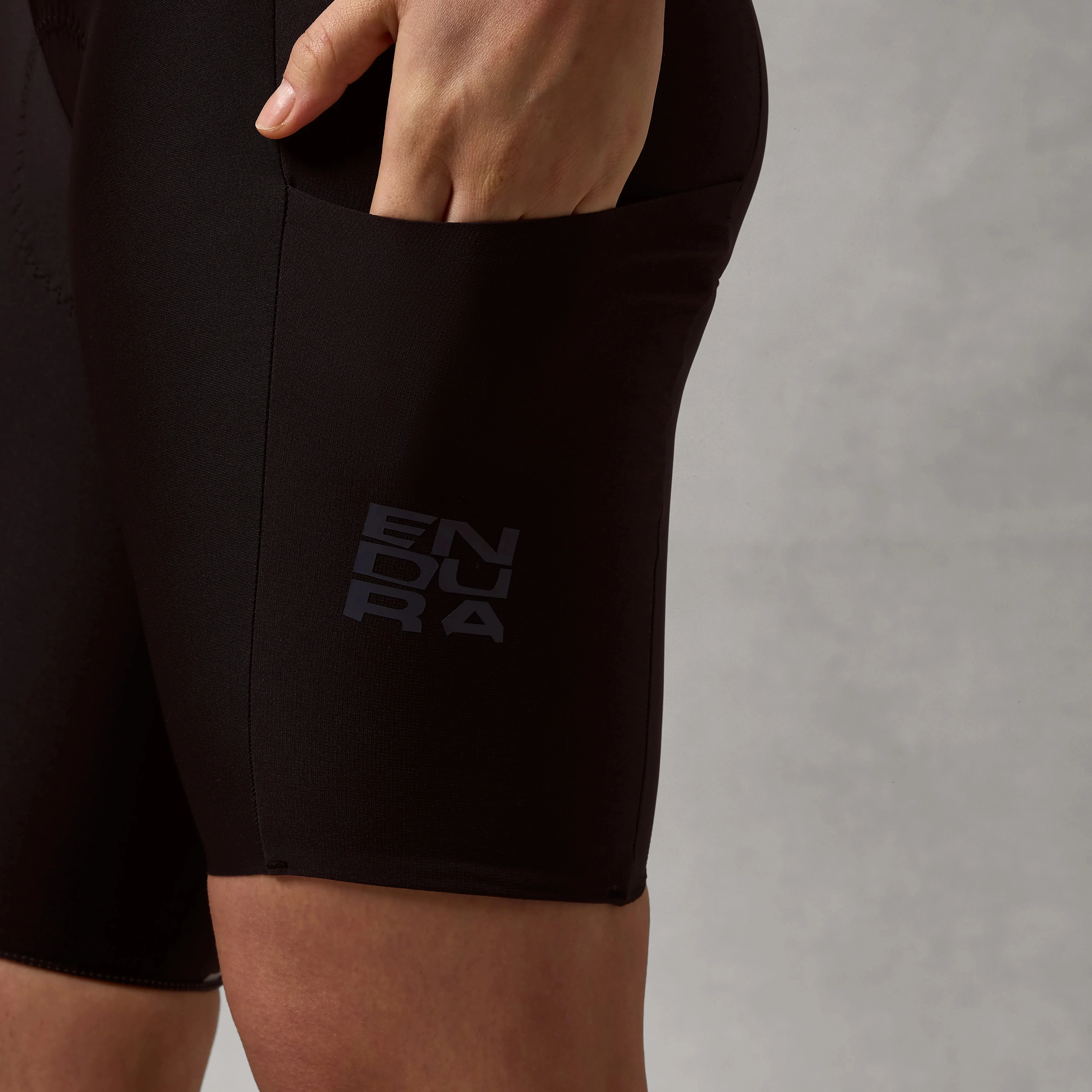 Damska koszulka termoaktywna ENDURA ALLTRACK RIDE Bib Tight Black - Image 5