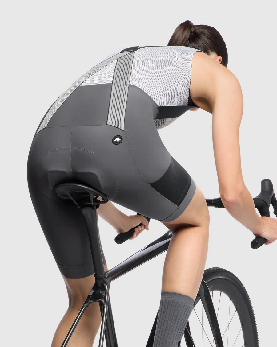ASSOS TACTICA KIESKAFER T5 GRAVEL Bibshort damskie szary - Image 6