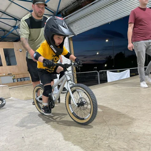 G-FORM LIL'G TODDLER Junior Ochraniacze na łokcie i kolana czarny - Image 6