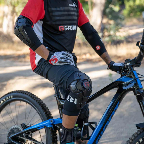 G-FORM PRO-X3 Nakolanniki czarny mat - Image 4