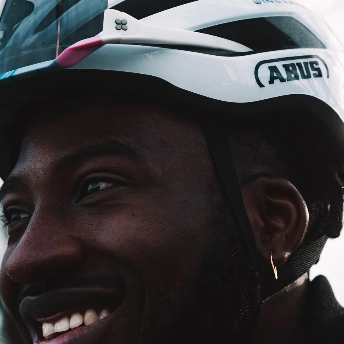 Kask szosowy ABUS WINGBACK biały - Image 8