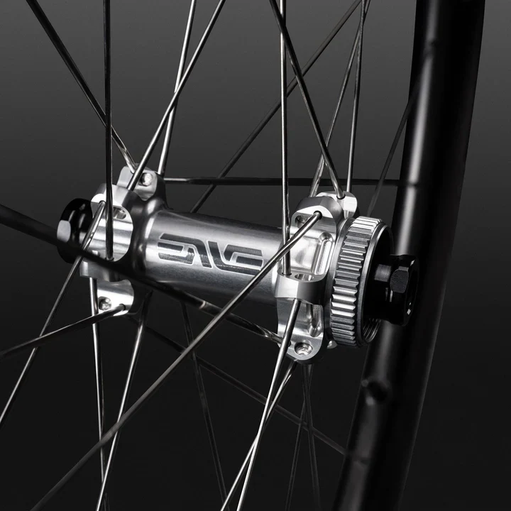 Przednie koło ENVE SES 4.5 PRO Tubeless Ready (Center Lock) białe - Image 2