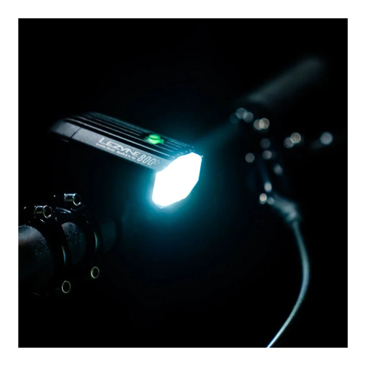 Lampka przednia LEZYNE MICRO DRIVE 800+ czarna - Image 4