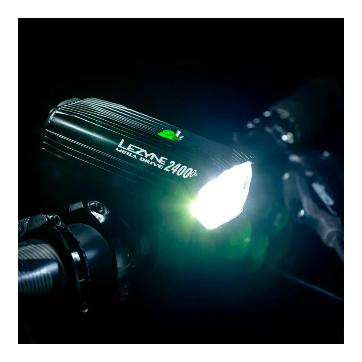 LEZYNE MEGA DRIVE 2400+ Lampka przednia czarna - Image 3