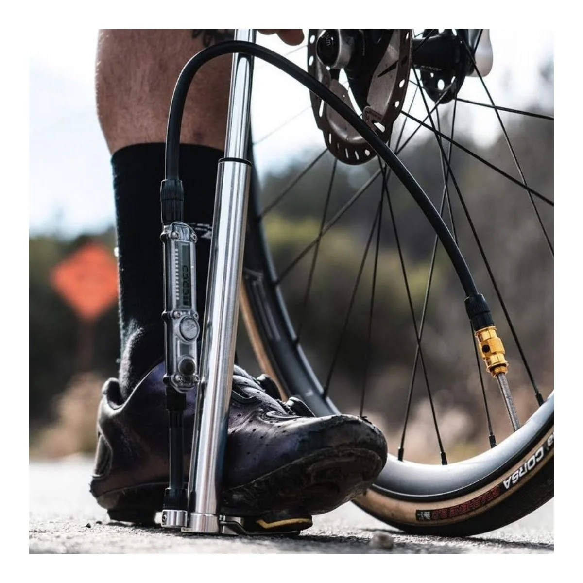 LEZYNE MICRO FLOOR DRIVE DIGITAL HPG Kompaktowa pompka nożna srebrna - Image 3
