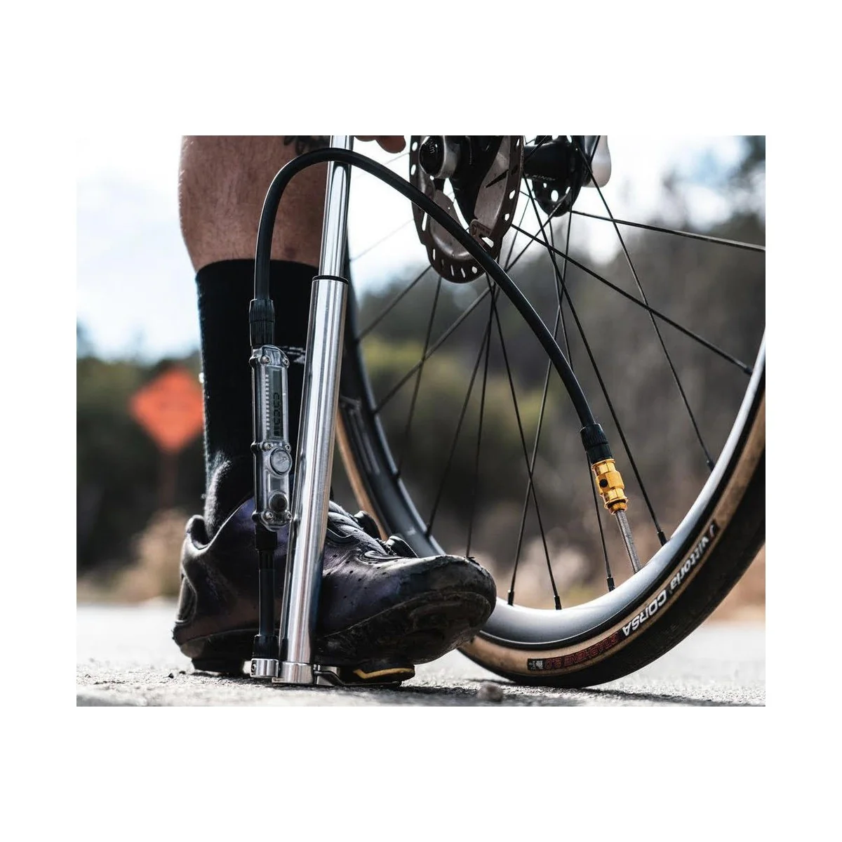 LEZYNE MICRO FLOOR DRIVE DIGITAL HVG Kompaktowa pompka nożna srebrna - Image 3