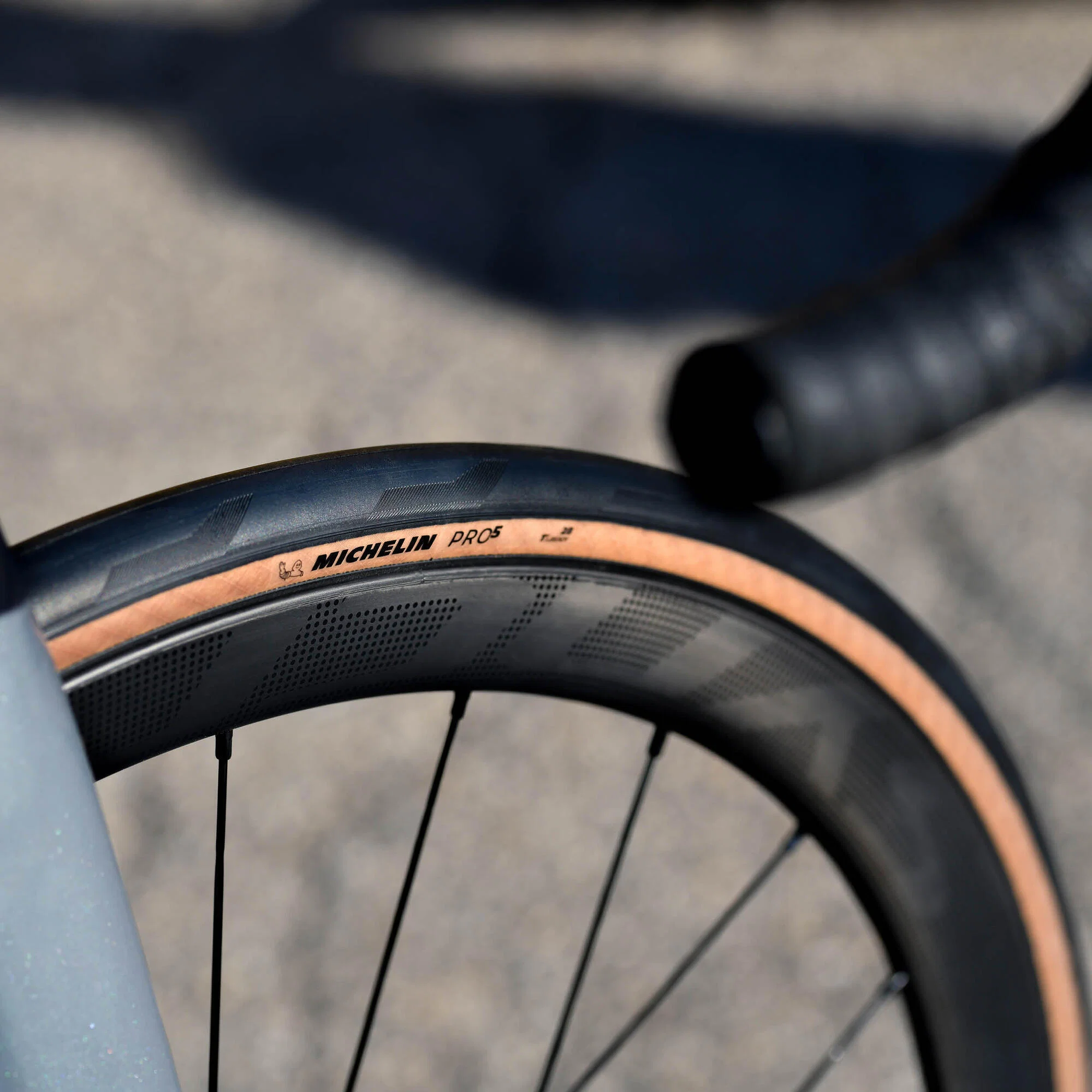 Opona MICHELIN PRO 5 Competition Line 700c Tubeless Ready Classic Beige - Image 6