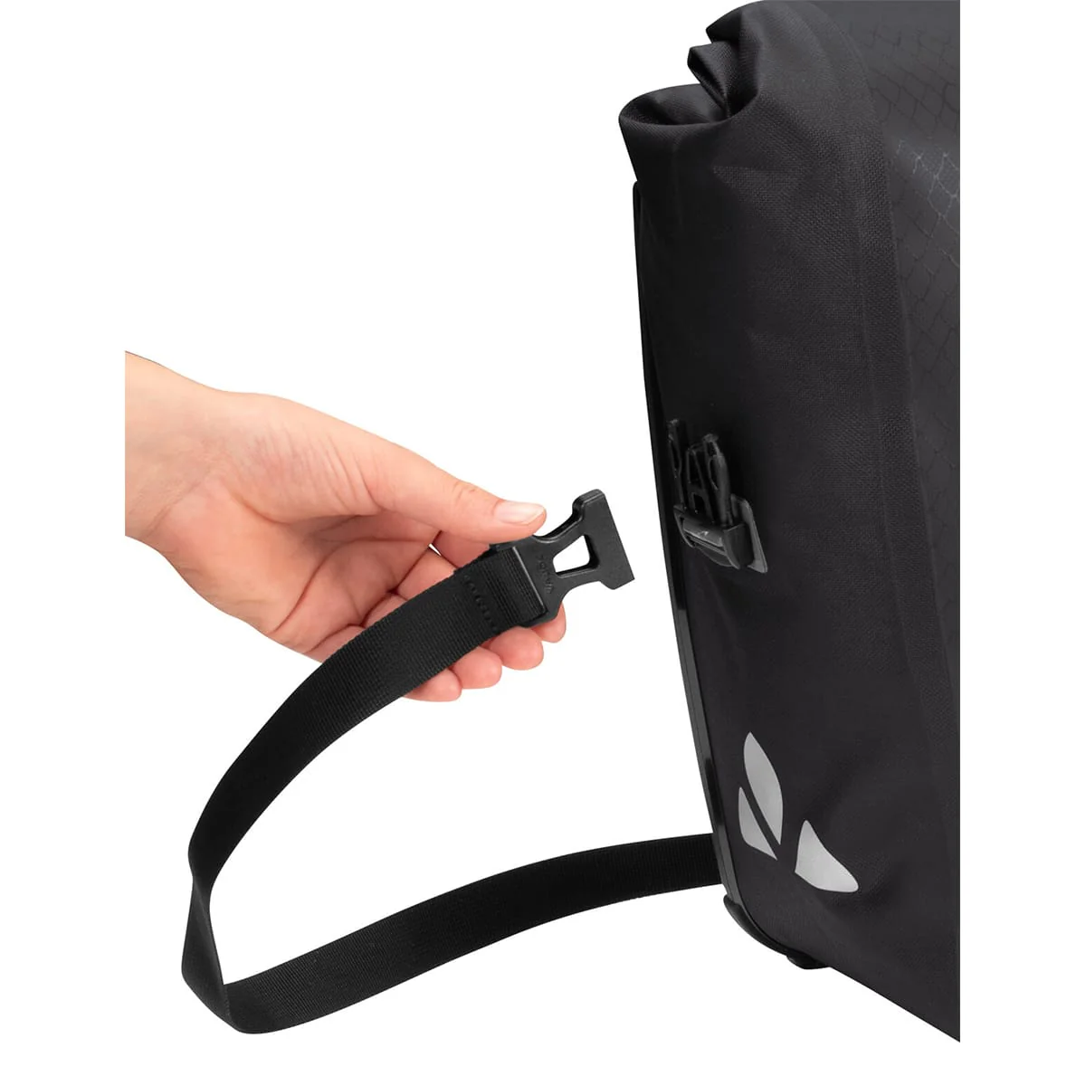 Para czarnych toreb bagażowych VAUDE AQUA FRONT 28 L - Image 4