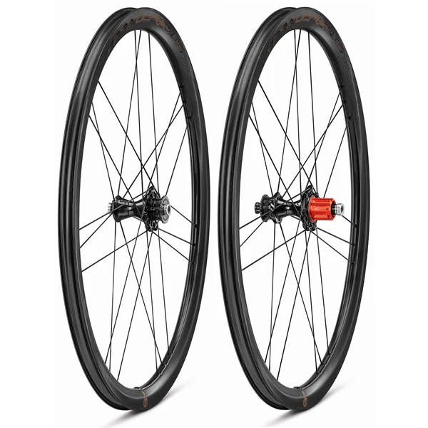 Para kół CAMPAGNOLO BORA ULTRA WTO 35 C23 DISC przystosowanych do jazdy bezdętkowej (centralna blokada)