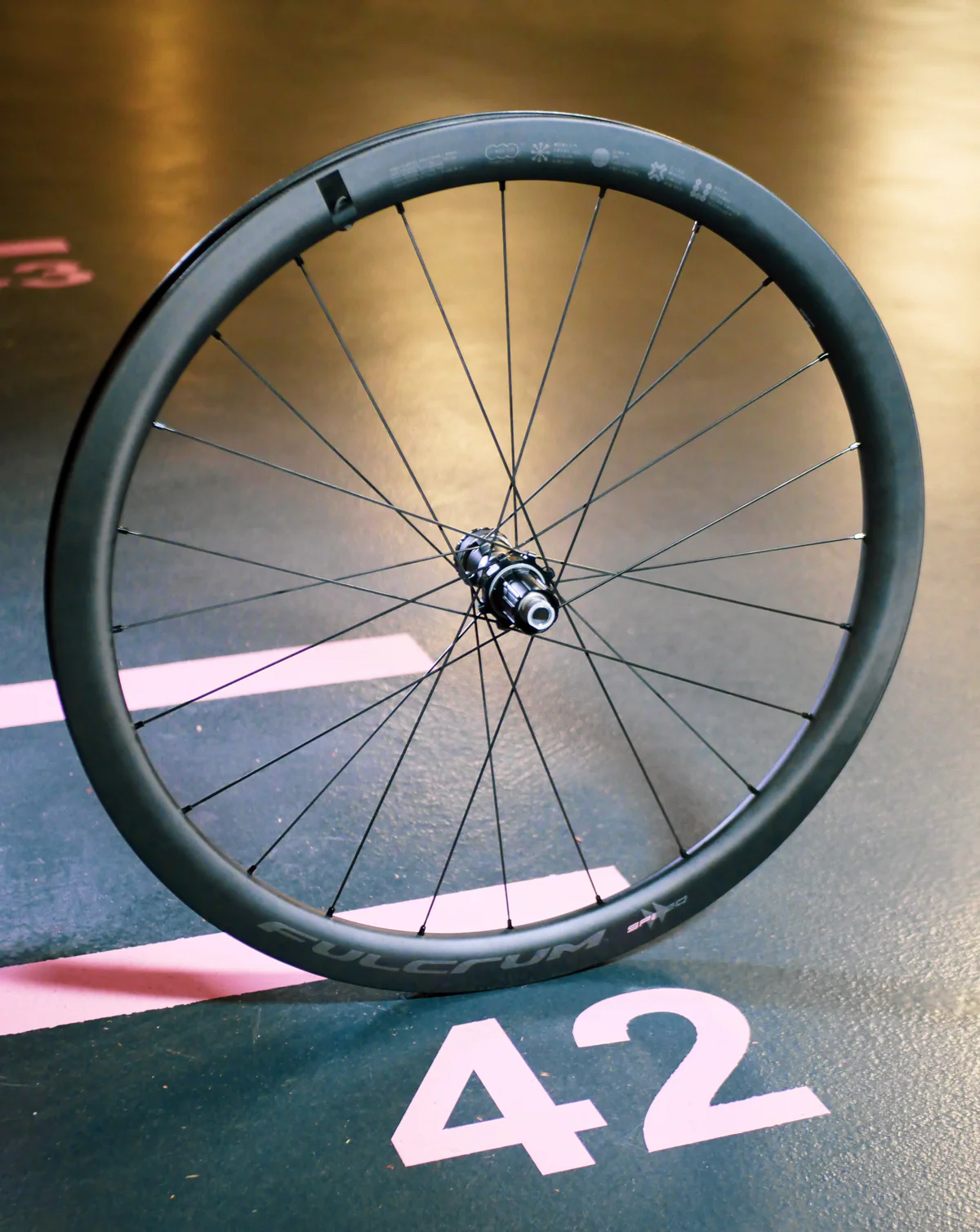 Para kół FULCRUM SPEED 42 przystosowanych do jazdy bezdętkowej (centralna blokada) - Image 9