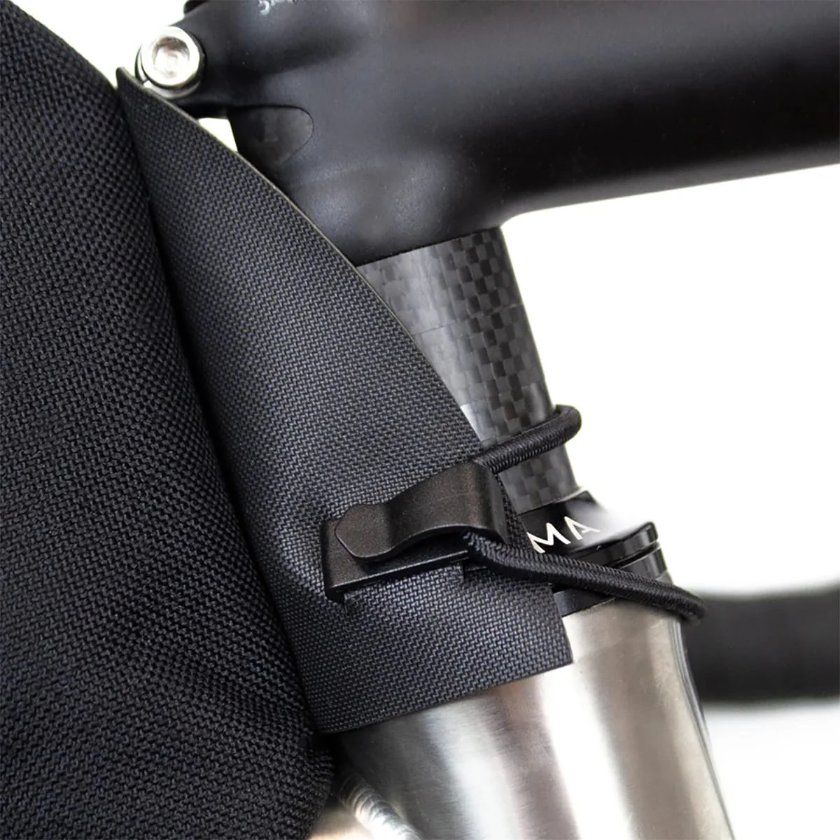Przykręcana torba na ramę RESTRAP TOP TUBE BOLT 0.8L czarna - Image 6