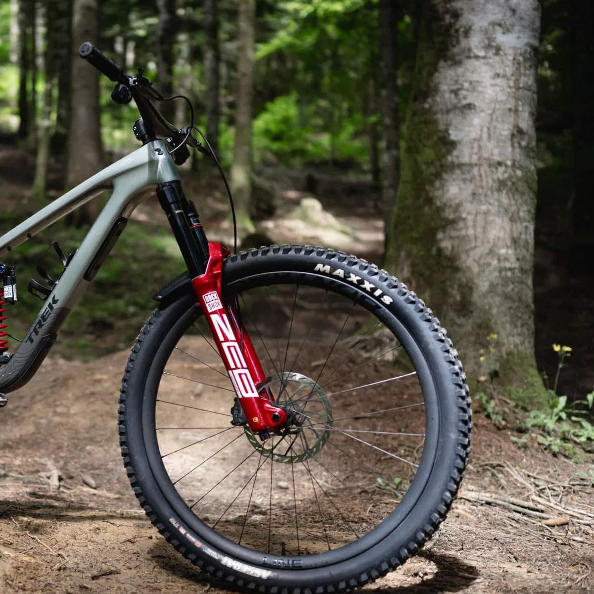 ROCKSHOX ZEB ULTIMATE CHARGER 3.1 RC2 27,5" DEBONAIR+ Tapered Fork Axle 15x110mm Boost Red Electric - Image 4