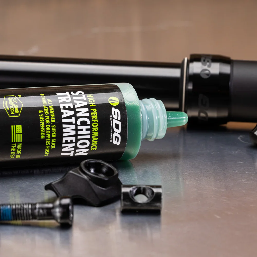 Środek do czyszczenia i smarowania zawieszenia SDG Stanchion Treatment (60 ml) - Image 6