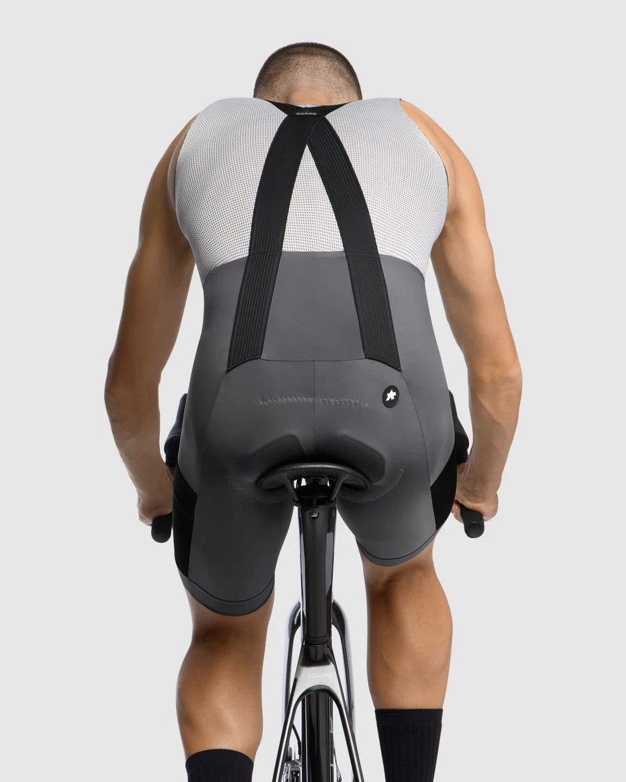 ASSOS TACTICA KIESKAFER GRAVEL T5 spodenki na szelkach szary - Image 5
