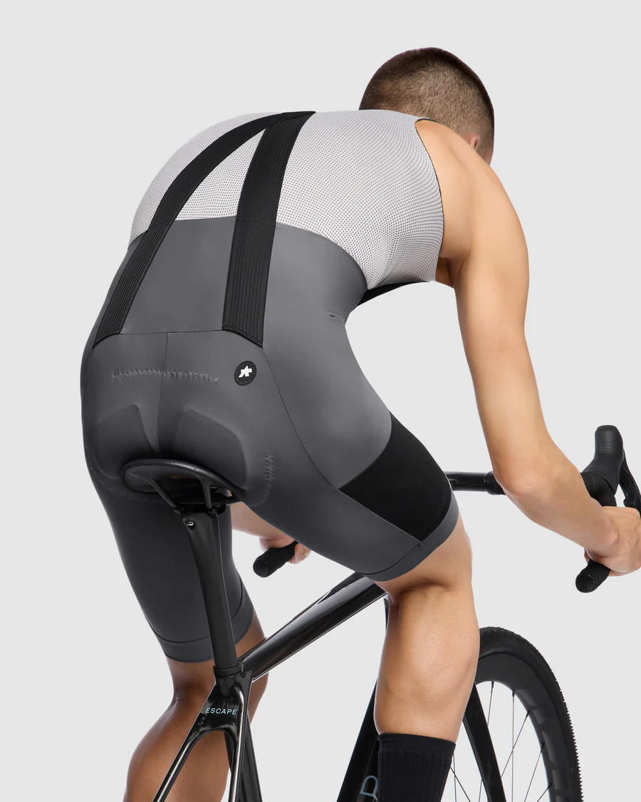 ASSOS TACTICA KIESKAFER GRAVEL T5 spodenki na szelkach szary - Image 6