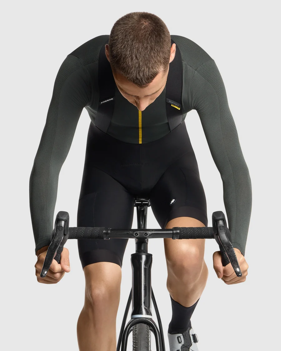 Spodenki ASSOS TACTICA SPRING FALL T5 Bib Short czarne - Image 9
