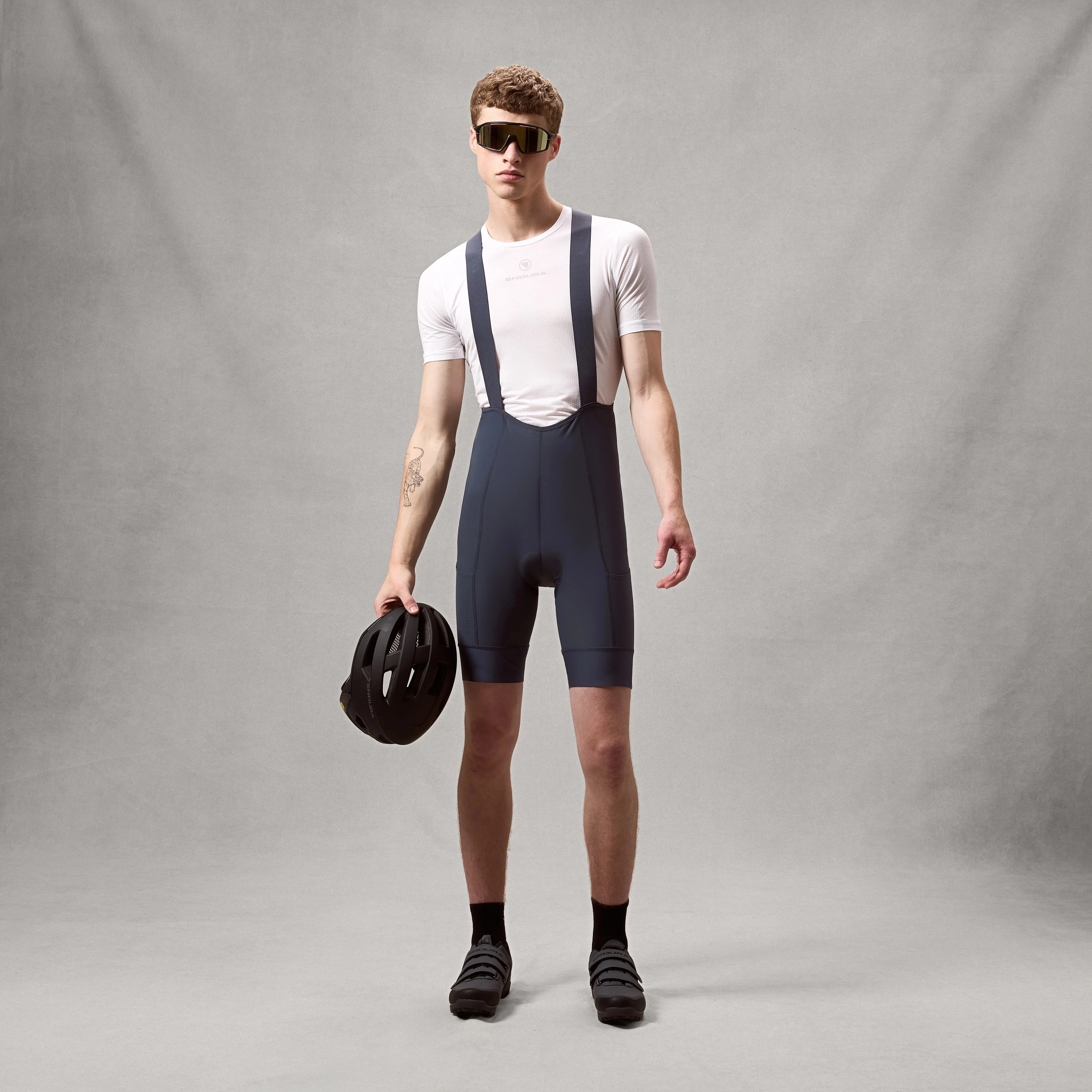 Spodenki ENDURA LOOP Carbon Bib Short Grey - Image 2