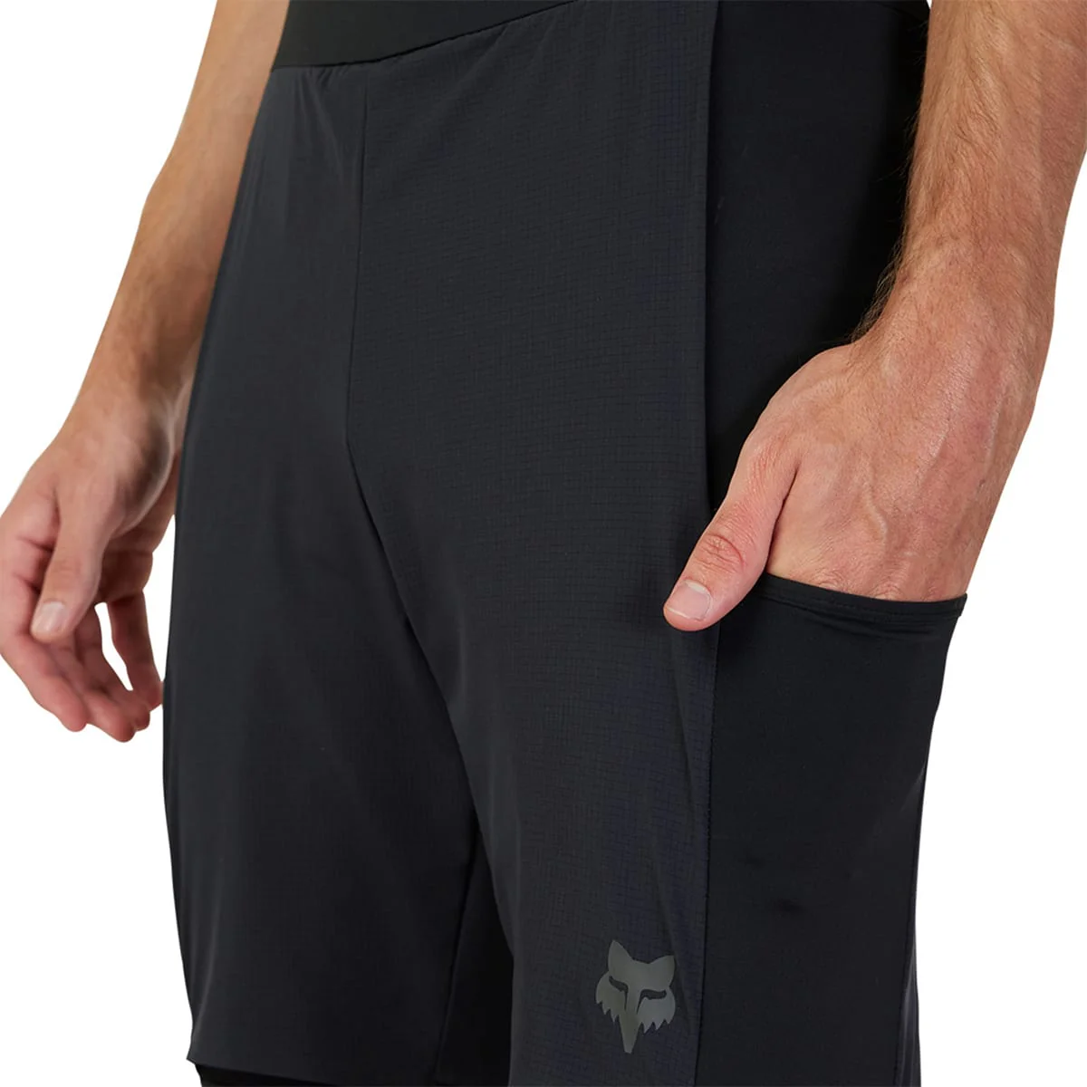 Spodenki na szelkach FOX FLEXAIR ASCENT CARGO czarne - Image 3