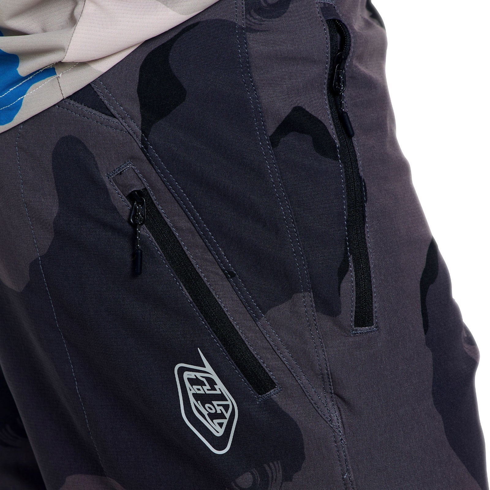 Spodenki TROY LEE DESIGNS SKYLINE PRO FLOW CAMO Carbon z wkładką BN3TH - Image 12