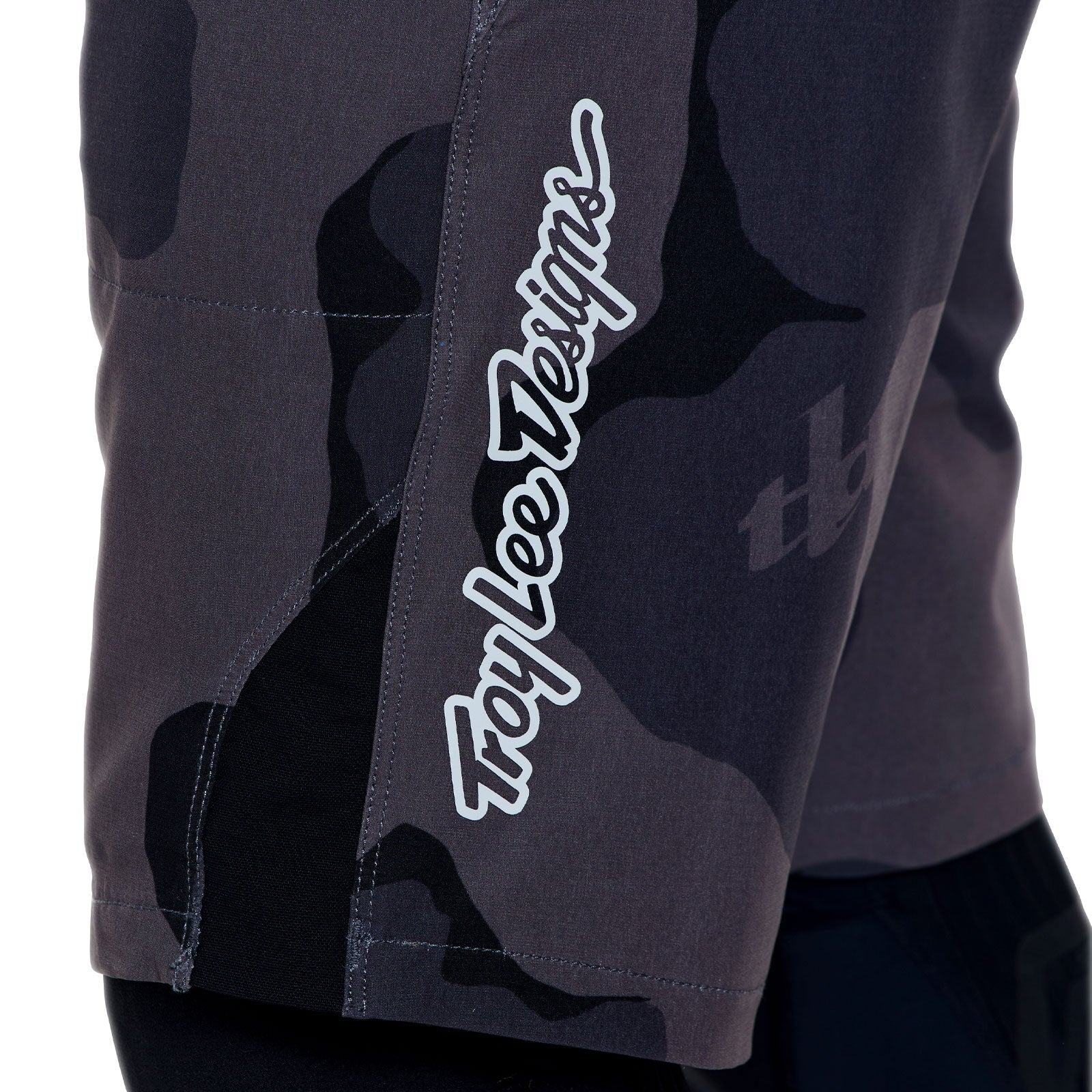 Spodenki TROY LEE DESIGNS SKYLINE PRO FLOW CAMO Carbon z wkładką BN3TH - Image 6