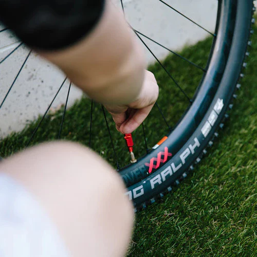 Strzykawka do płynu prewencyjnego KOM CYCLING Alu Valve Remover - Image 5