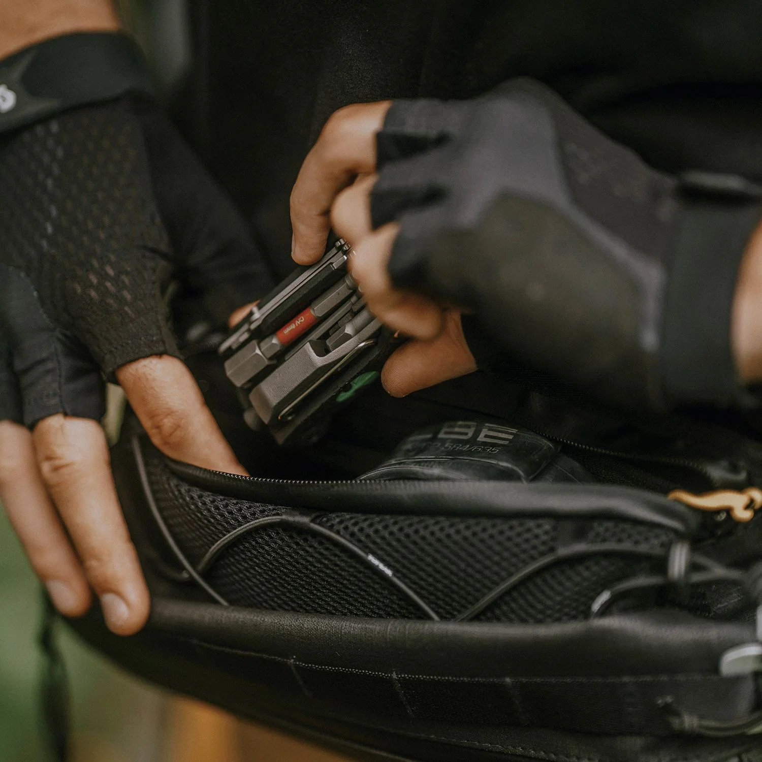 TOPEAK 3L Banana Bag Black - Image 9