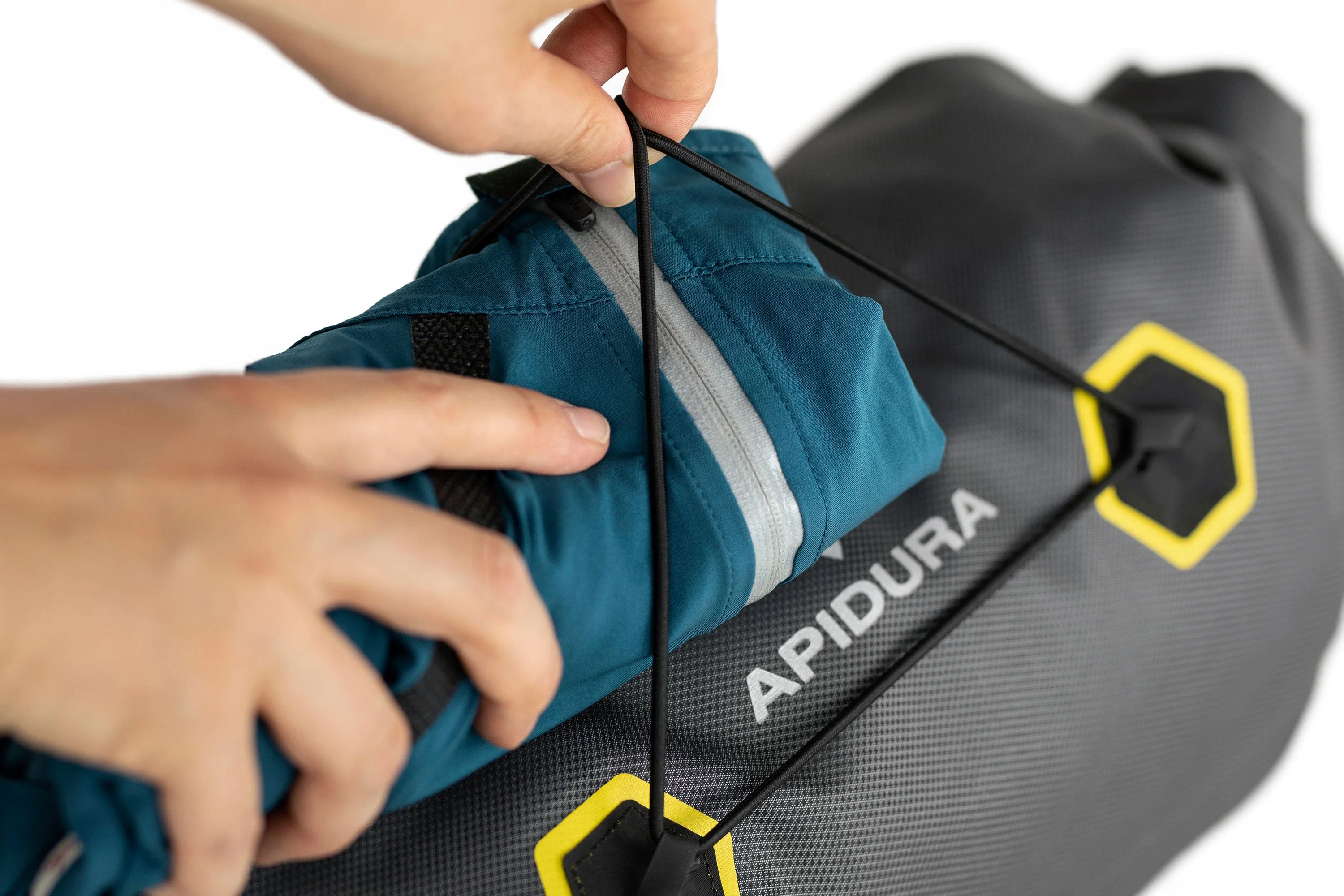 Torba na kierownicę APIDURA EXPEDITION HANDLEBAR PACK 9 L czarna - Image 7