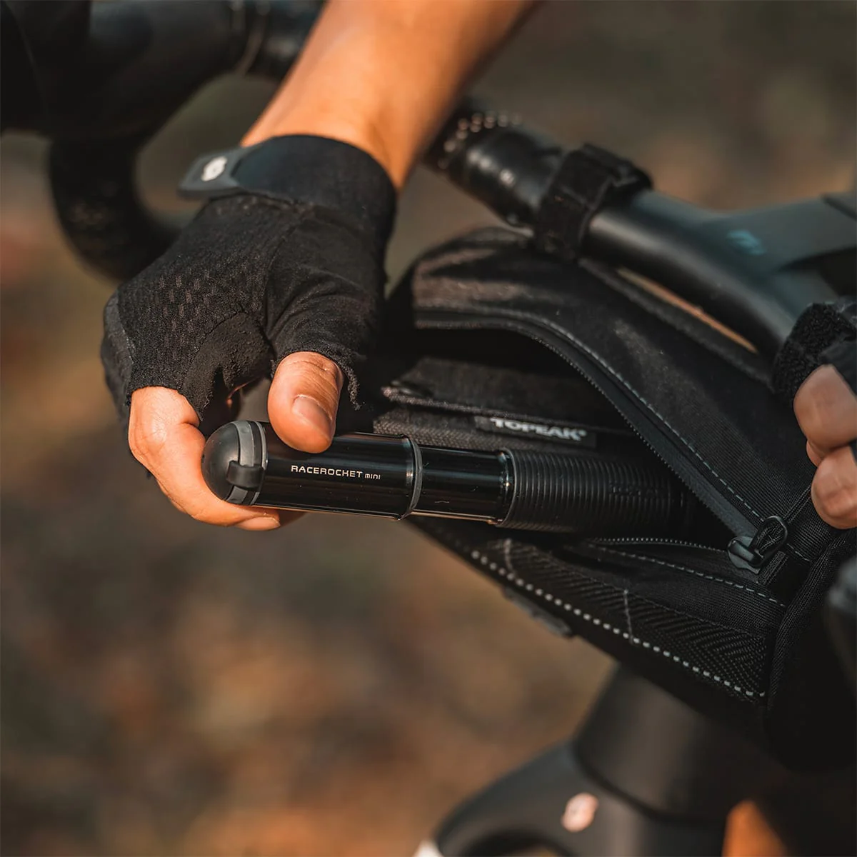 Torba na kierownicę TOPEAK TUBULAR BARBAG SLIM 1,5 L Czarna - Image 2
