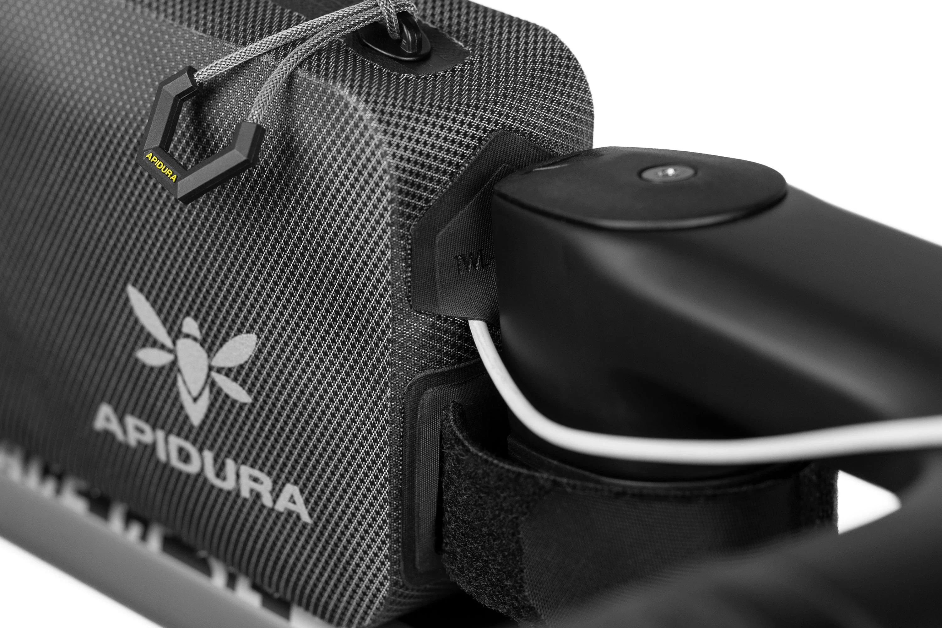Torba na ramę APIDURA EXPEDITION TOP TUBE PACK 1 L czarna - Image 6