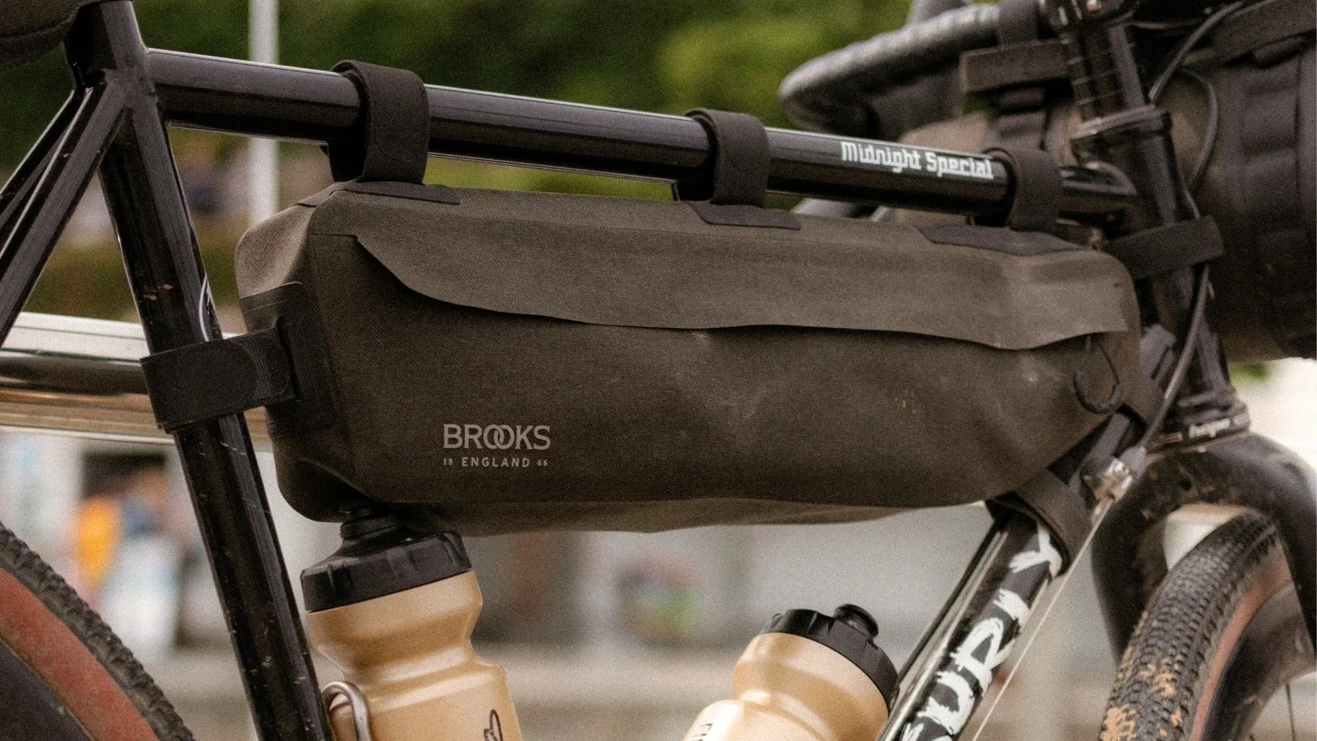 Torba na ramę BROOKS SCAPE 3L zielona - Image 4